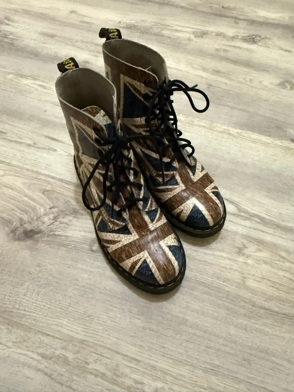 Dr. Martens 1460 Pascal Union Jack Boots USW 9 - Picture 2 of 7